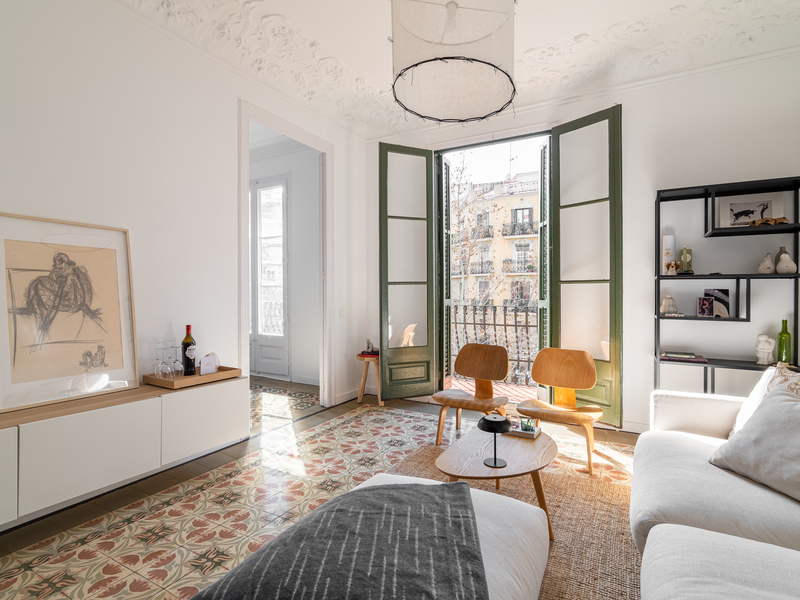 Formidable y luminoso piso reformado en finca modernista del Eixample — foto 2