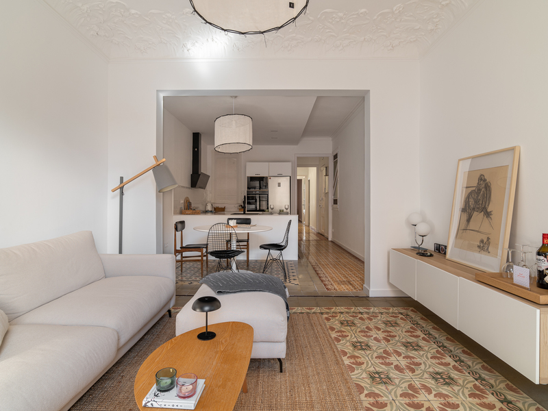 Formidable y luminoso piso reformado en finca modernista del Eixample — foto 4