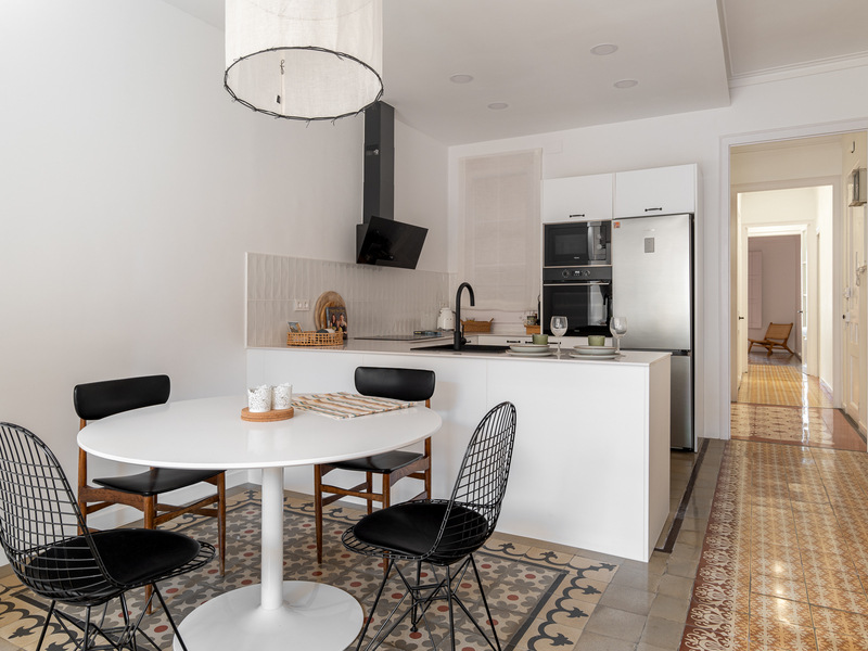 Formidable y luminoso piso reformado en finca modernista del Eixample — foto 5
