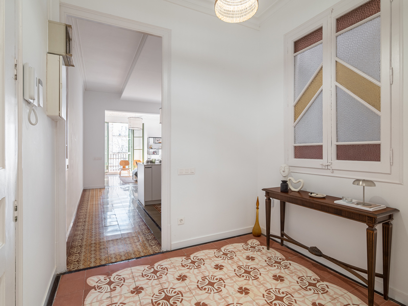 Formidable y luminoso piso reformado en finca modernista del Eixample — foto 8