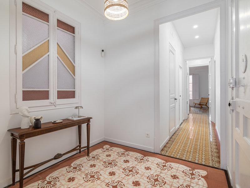 Formidable y luminoso piso reformado en finca modernista del Eixample — foto 9