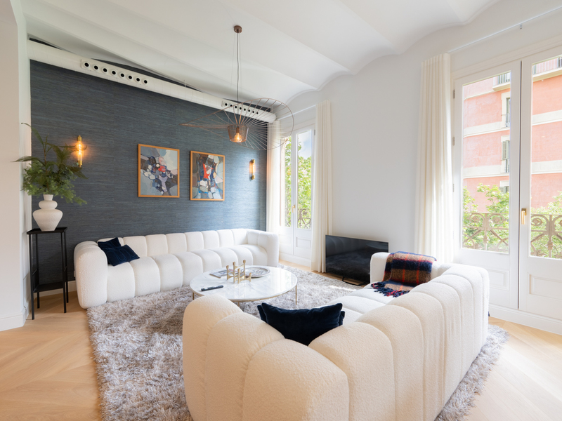 Maravilloso piso renovado a estrenar en finca regia con vistas a la calle Girona — foto 4