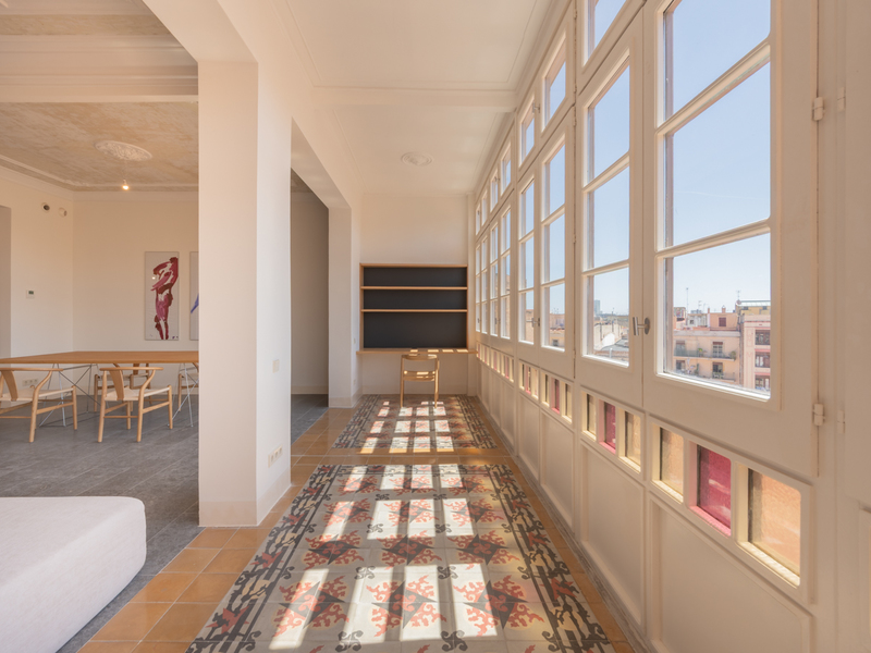 Excelente y amplio piso reformado a estrenar entre Eixample y El Born — foto 9