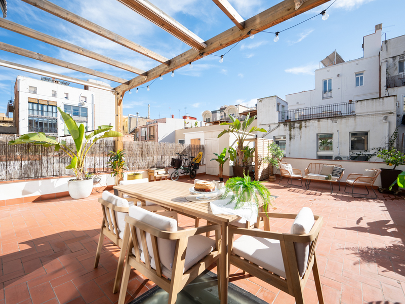 Increíble piso reformado con elementos originales y gran terraza en Gracia