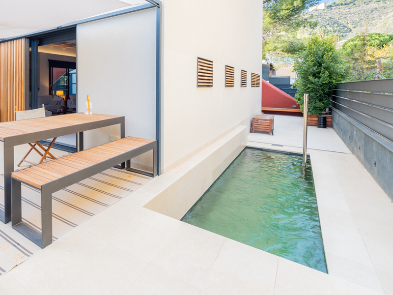 Impresionante casa de obra nueva con jardín y piscina — foto 4