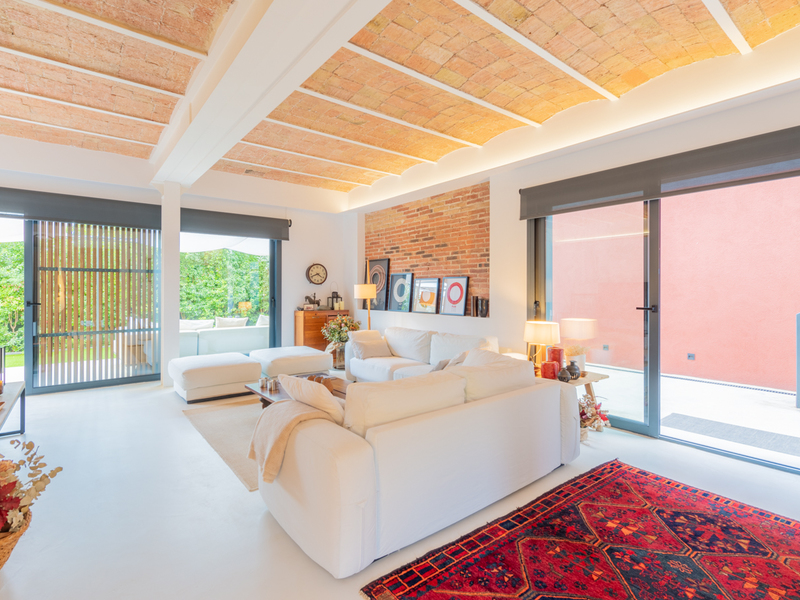 Impresionante casa de obra nueva con jardín y piscina — foto 9