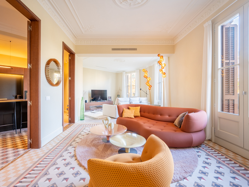 Increíble piso modernista reformado a estrenar en finca esquinera del Eixample