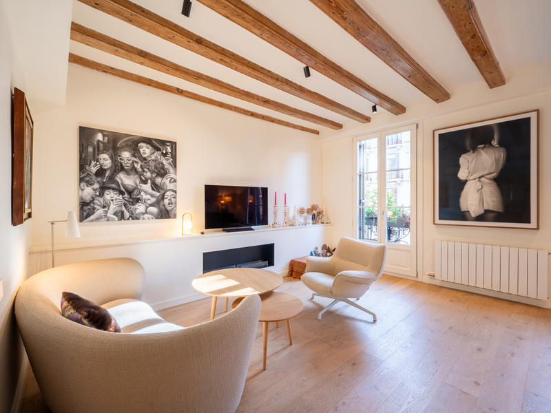 Excelente piso reformado con elementos originales en finca regia del Eixample — foto 2