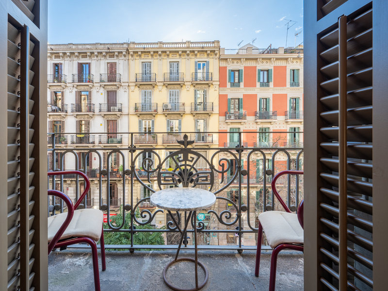 Excelente piso reformado con elementos originales en finca regia del Eixample — foto 4