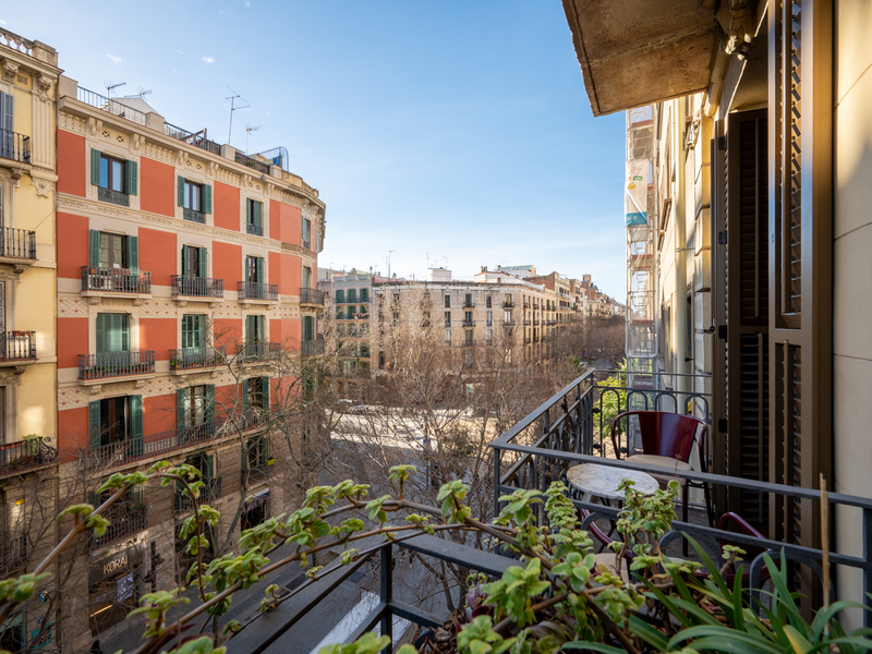 Excelente piso reformado con elementos originales en finca regia del Eixample — foto 6