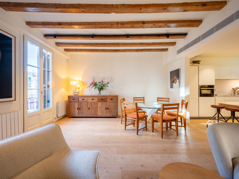 Excelente piso reformado con elementos originales en finca regia del Eixample — foto 7