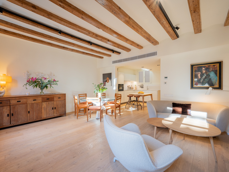 Excelente piso reformado con elementos originales en finca regia del Eixample — foto 8