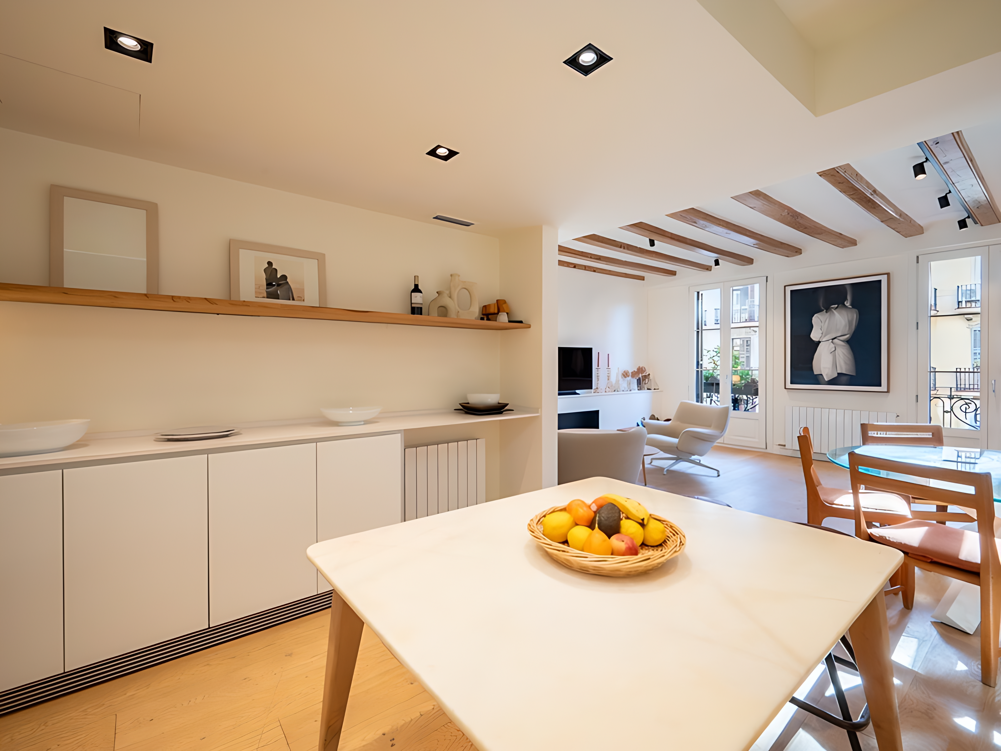 Excelente piso reformado con elementos originales en finca regia del Eixample — foto 11