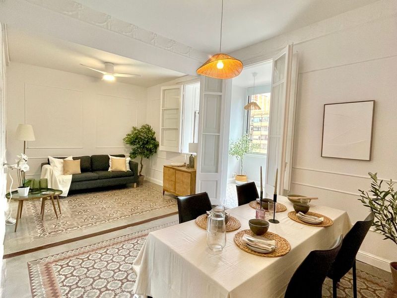 Estupendo y tranquilo piso con 3 habitaciones en finca regia del Eixample