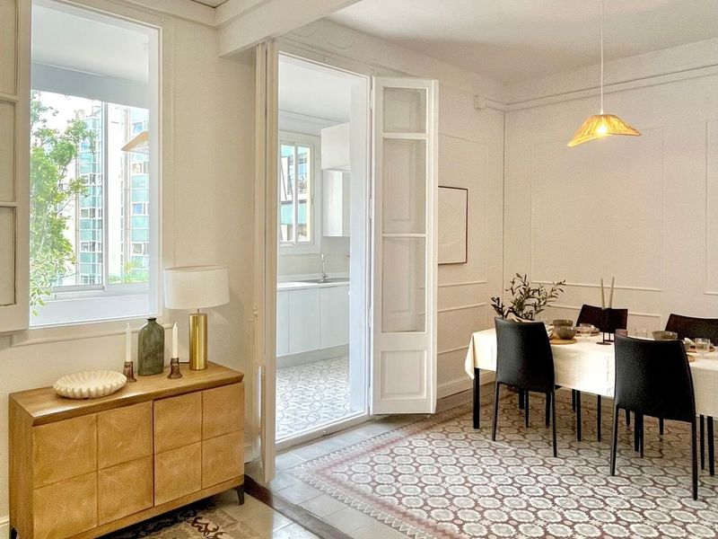 Estupendo y tranquilo piso con 3 habitaciones en finca regia del Eixample — foto 3